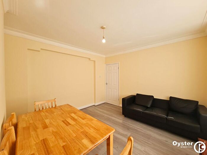 2 Bedroom Flat To Rent In Bishop Ken Road, Harrow, HA3