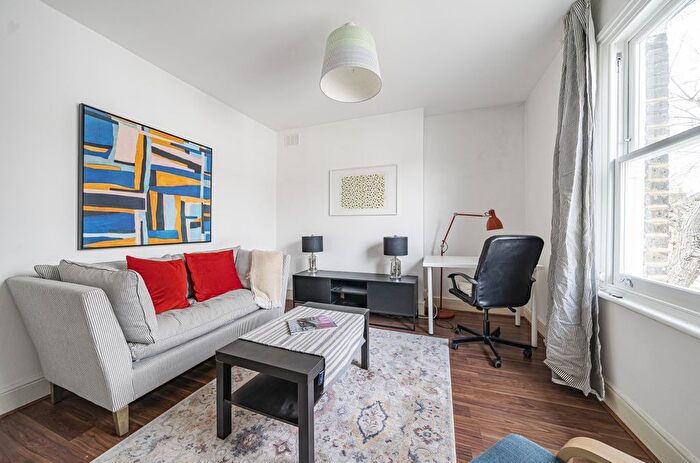 1 Bedroom Flat To Rent In Batoum Gardens, Brook Green, London, W6