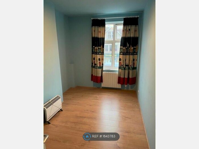2 Bedroom Flat To Rent In Central Road, Worcester Park, KT4