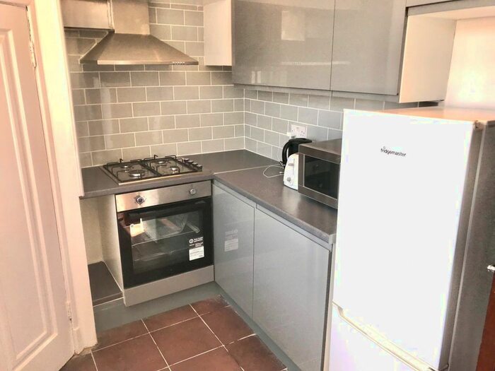 2 Bedroom Flat To Rent In Drayton Waye, Kenton, HA3