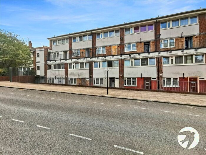 2 Bedroom Maisonette To Rent In Robert Street, London, SE18