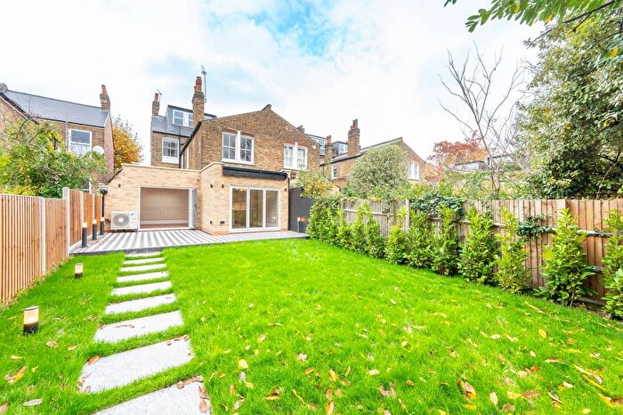 3 Bedroom Maisonette For Sale In Chevening Road, Queen's Park, London, NW6