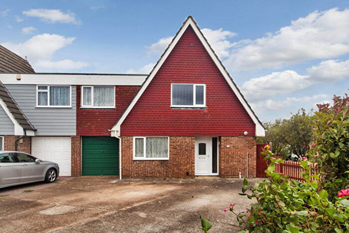 4 Bedroom Semi-Detached House For Sale In The Drove Way, Istead Rise, Gravesend, DA13
