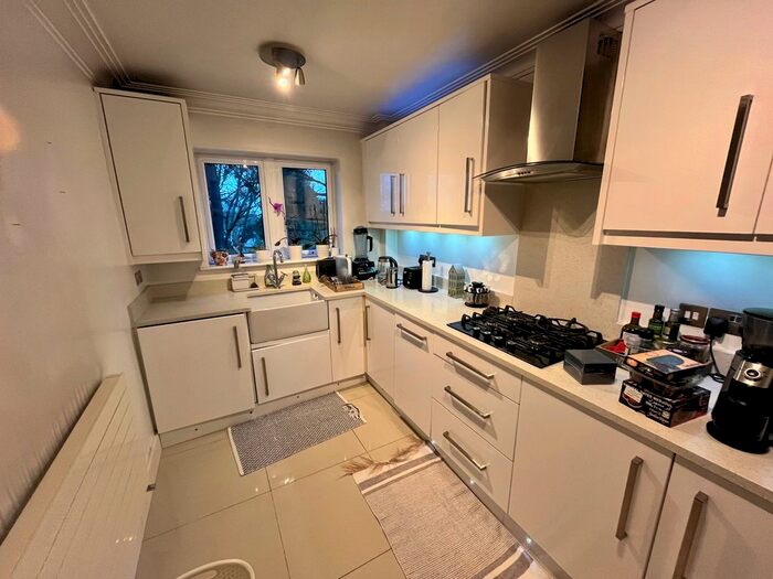 1 Bedroom Flat To Rent In Hillcrest Road, London, W5