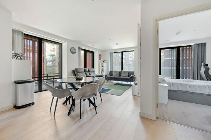 2 Bedroom Flat To Rent In James Cook Building, Royal Wharf, E16