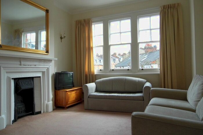 2 Bedroom Flat To Rent In Milton Park, Highgate, N6