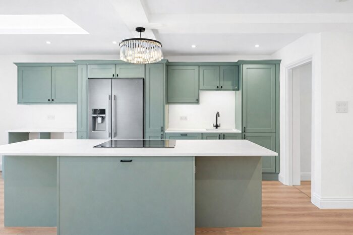 4 Bedroom End Of Terrace House For Sale In Eden Park Avenue, Beckenham, BR3