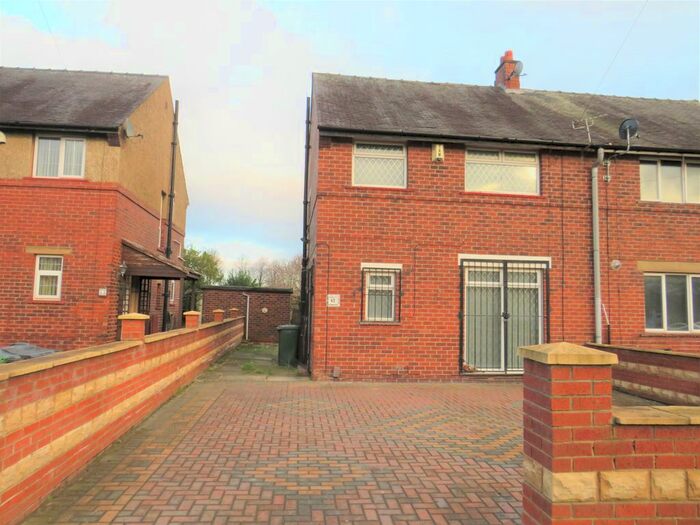 3 Bedroom Semi-Detached House To Rent In The Crescent, Dewsbury WF13