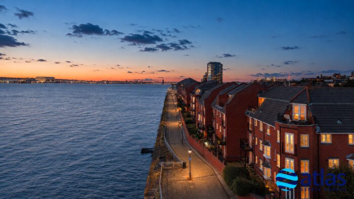 2 Bedroom Flat For Sale In Riverside Drive, Brunswick Dock, L3