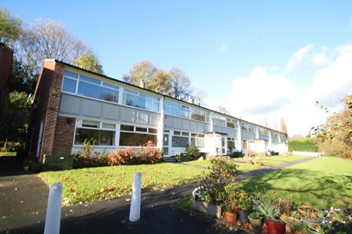2 Bedroom Flat To Rent In Hillside Court, Leeds, West Yorkshire, LS7