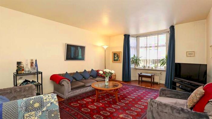 2 Bedroom Flat To Rent In Queensway, Bayswater, W2