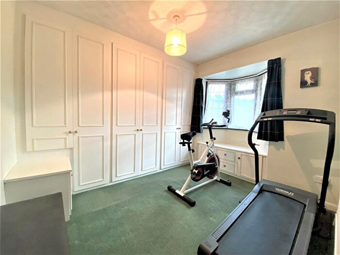 2 Bedroom Bungalow For Sale In Nine Mile Ride, Finchampstead, Wokingham, Berkshire, RG40