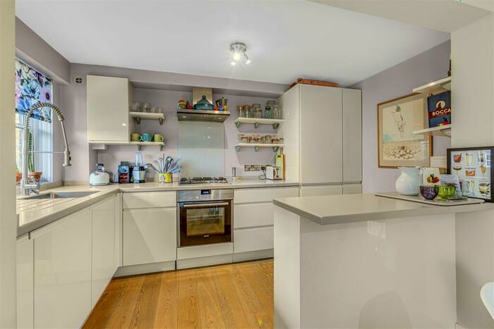 2 Bedroom Flat To Rent In Thorney Crescent, SW11