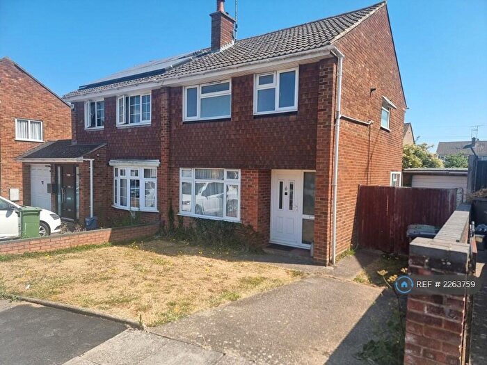 3 Bedroom Semi-Detached House To Rent In Dalby Close, Luton, LU4