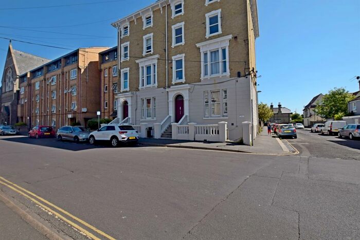 Flat To Rent In Sidlaw Terrace, Clarence Road, Bognor Regis, PO21