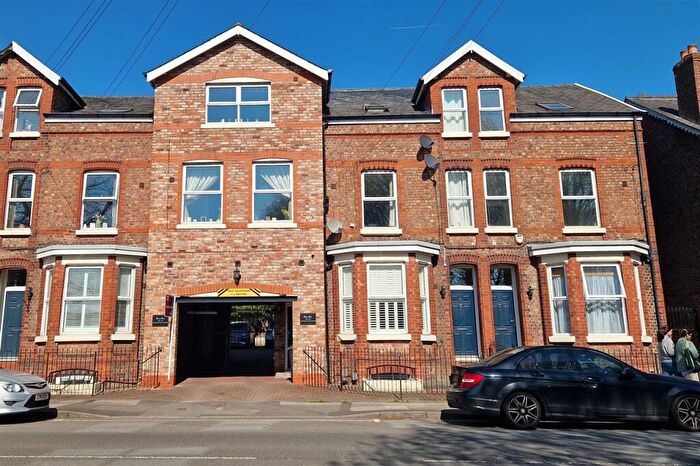 2 Bedroom Flat To Rent In Eton Row, - Altrincham Road, Wilmslow, SK9