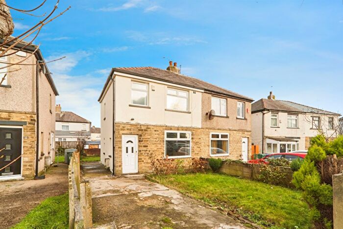 3 Bedroom Semi-Detached House For Sale In Thornbury Crescent, Bradford, BD3