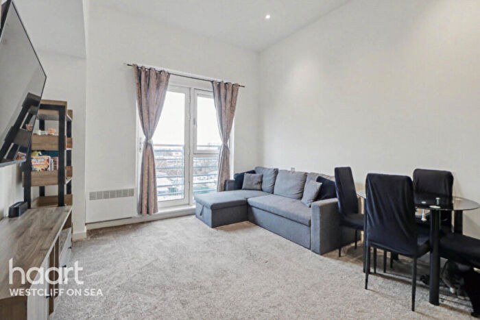 2 Bedroom Flat For Sale In Station Avenue, Southend-on-Sea, SS2