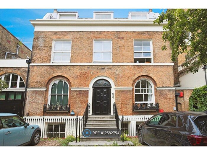 3 Bedroom Flat To Rent In Oval, London, SW9