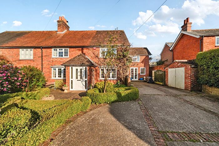 4 Bedroom Semi Detached House For Sale In Long Lane, Newbury, RG14