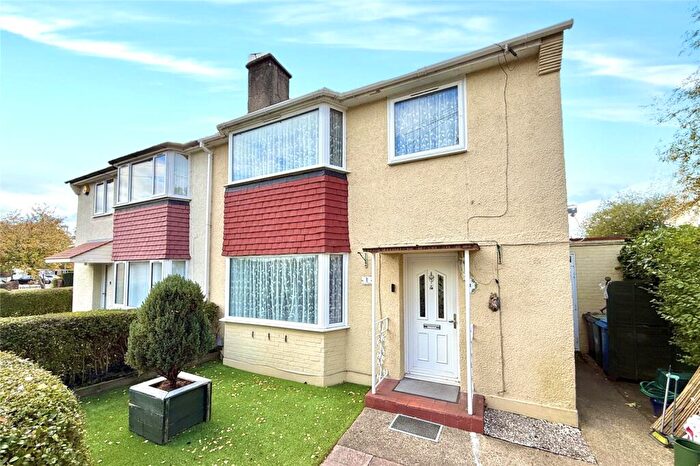 3 Bedroom Semi Detached House For Sale In Sherwin Crescent, Farnborough, Hampshire, GU14