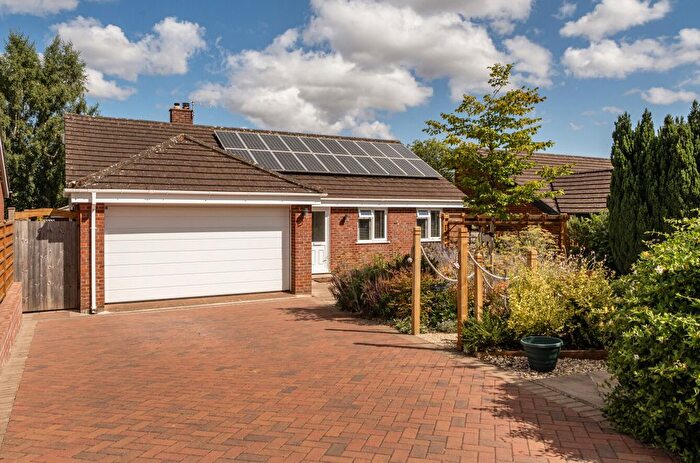 3 Bedroom Bungalow For Sale In Grange Close, Wellington, Somerset, TA21
