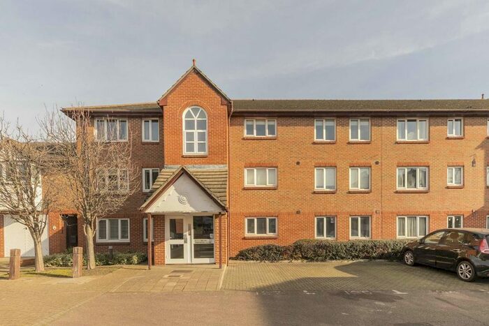 1 Bedroom Flat To Rent In Hopwood Close, London, SW17