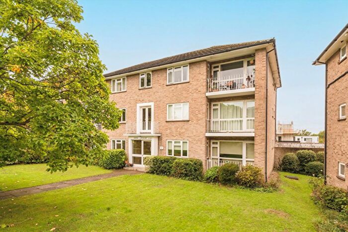 2 Bedroom Flat To Rent In Mount Avenue, Ealing, W5