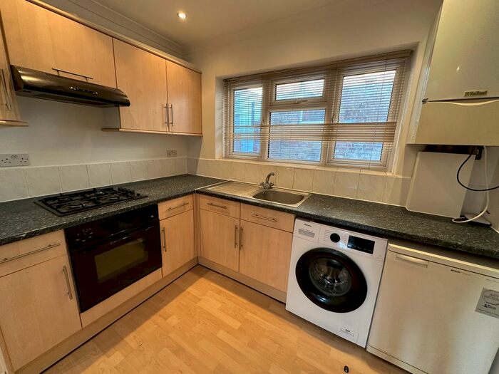 1 Bedroom Flat To Rent In Coningham Mews, London, W12