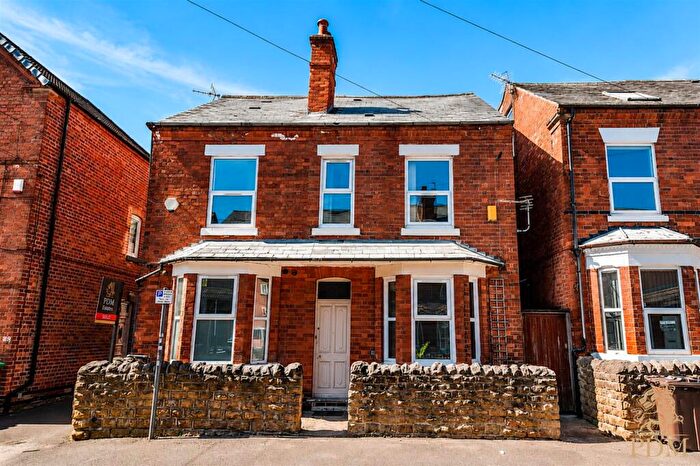 4 Bedroom Semi-Detached House For Sale In Midland Avenue, Nottingham, NG7