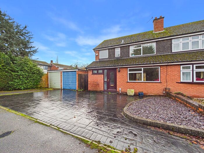 3 Bedroom Semi Detached House For Sale In Baffin Road, Worcester, Worcestershire, WR2