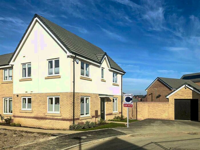 3 Bedroom House To Rent In Fontaines Road, Glebe Farm, Milton Keynes, Bucks, MK17