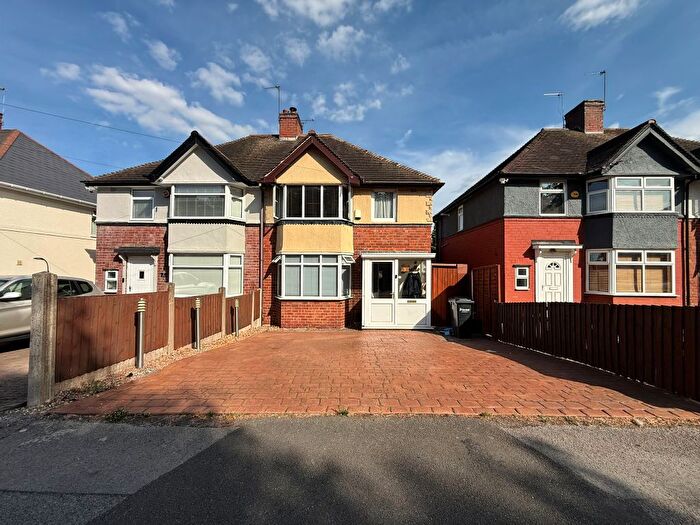 3 Bedroom Semi-Detached House For Sale In Old Chapel Road, Smethwick, B67