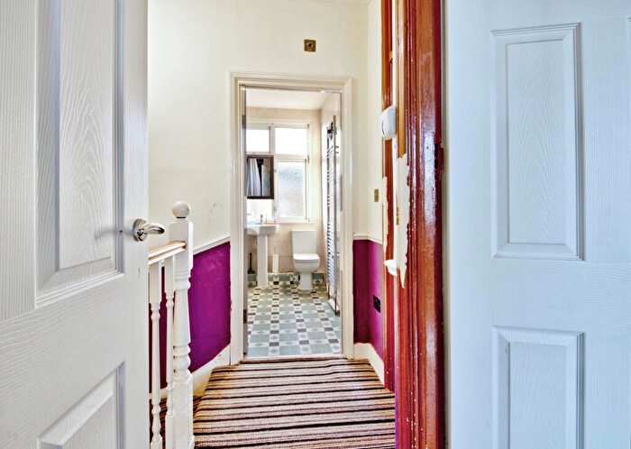 3 Bedroom End Of Terrace House For Sale In Rochester Drive, Westcliff-On-Sea, Essex, SS0
