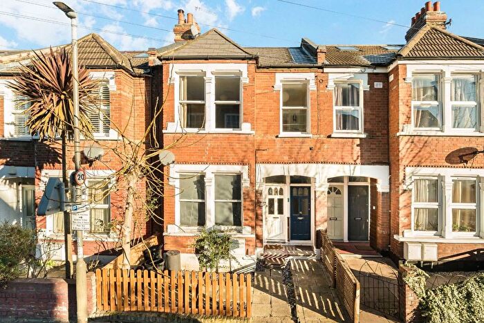 3 Bedroom Flat For Sale In Sellincourt Road, Tooting, SW17