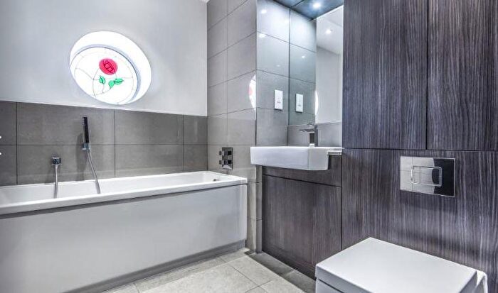 5 Bedroom House To Rent In Chandos Way, Hampstead, NW11