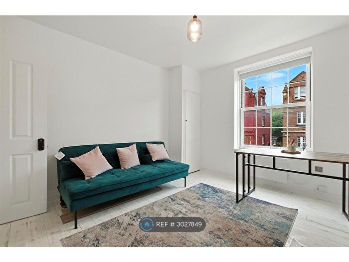 4 Bedroom Flat To Rent In Chicksand House, London, E1