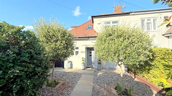 3 Bedroom Semi-Detached House For Sale In Robinson Avenue, Goffs Oak, EN7