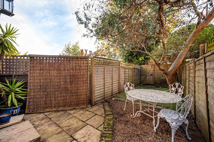 2 Bedroom Maisonette To Rent In Sidney Road, St Margarets, Twickenham, TW1