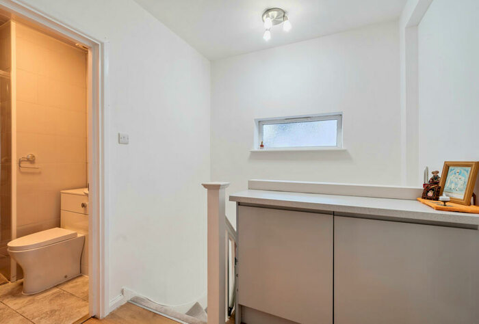 2 Bedroom Apartment For Sale In Vancouver Road, Edgware, Middlesex, HA8
