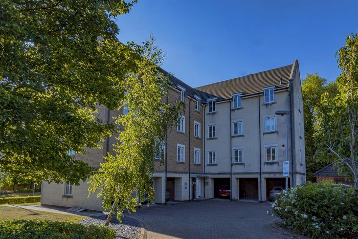 2 Bedroom Flat To Rent In Ffordd James Mcghan, Cardiff Bay, Cardiff, CF11
