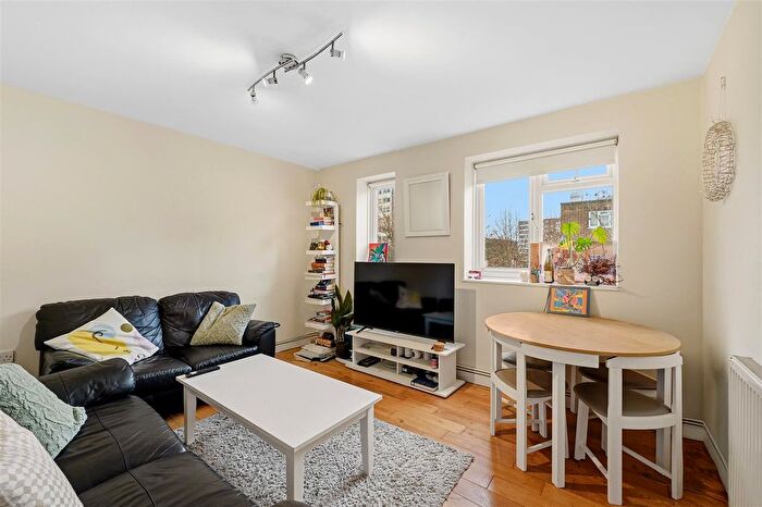 3 Bedroom Flat To Rent In Dagnall Street, London, SW11