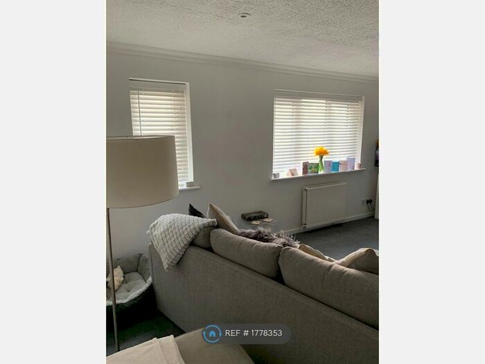 2 Bedroom Flat To Rent In The Cloisters, Whalley, BB7