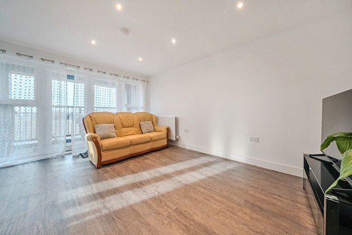 2 Bedroom Flat For Sale In Nicol Walk, South Cambridgeshire, Cambridgeshire, CB23