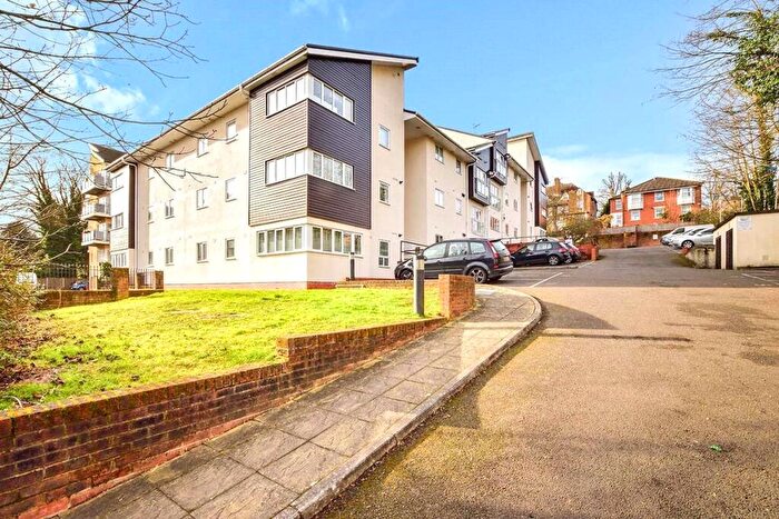 2 Bedroom Flat For Sale In Buckland Rise, Maidstone, Kent, ME16