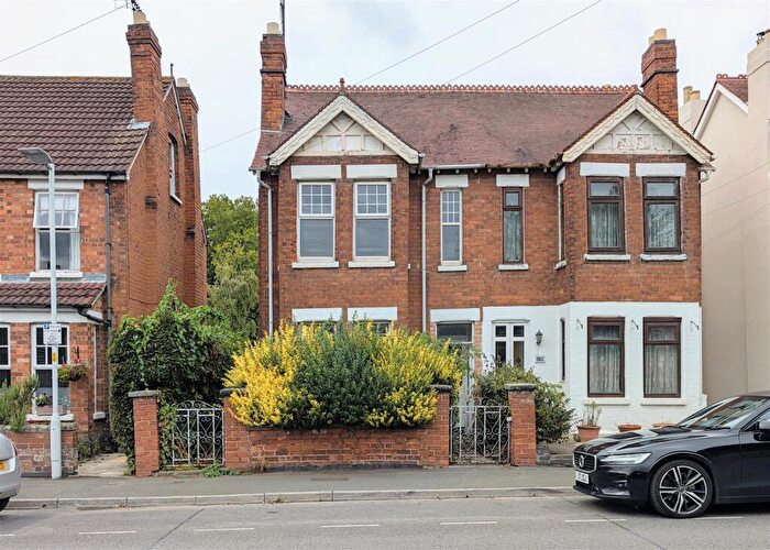 3 Bedroom Semi Detached House For Sale In Deans Way, Gloucester, GL1