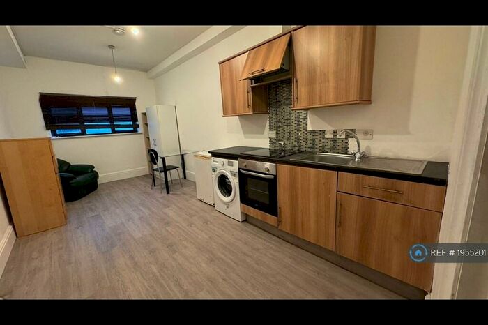 1 Bedroom Flat To Rent In Hardy Passage, London, N22