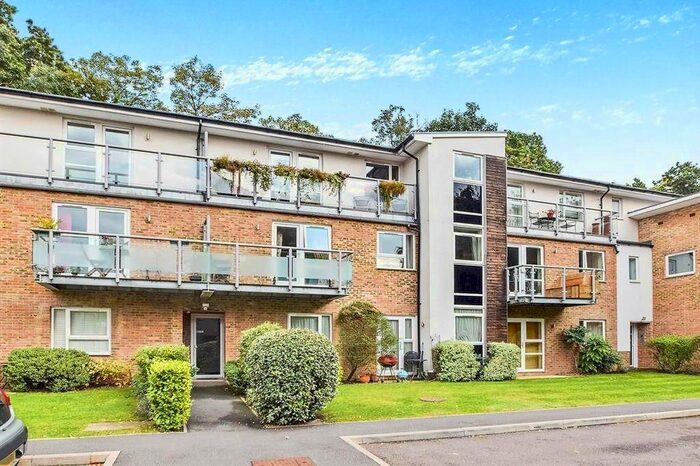 2 Bedroom Flat To Rent In Imber Cross, Embercourt Road, Thames Ditton, KT7