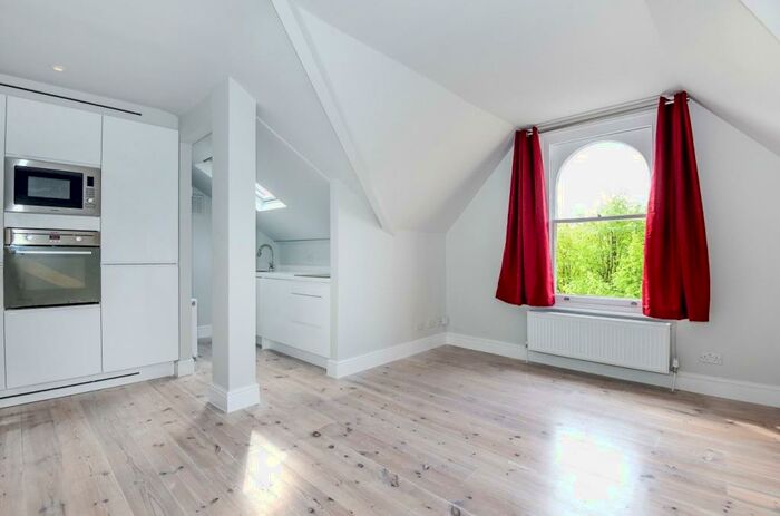 2 Bedroom Apartment To Rent In Knatchbull Road, Camberwell, SE5