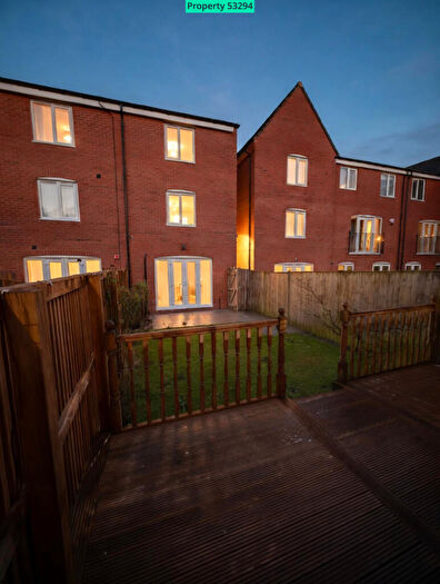 4 Bedroom Town House To Rent In Thornbury, Bradford, BD3